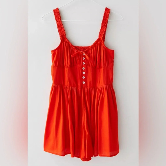 Urban Outfitter Tate Romper - Picture 2 of 7